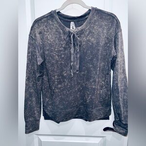 Mudd Woman’s Long Sleeve Tie Dye Marble Lace Up Soft Jersey Knit Top Size Small